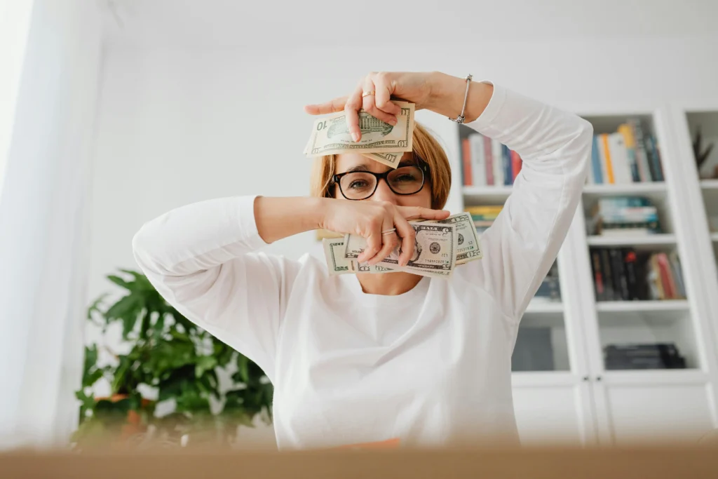 10 أفكار عبقرية لتوفير الكهرباء وتقليل الفاتورة من أول شهر!